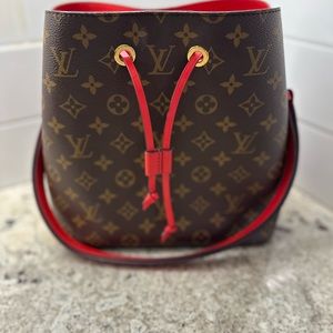 Authentic Louis Vuitton NéoNoé bucket bag